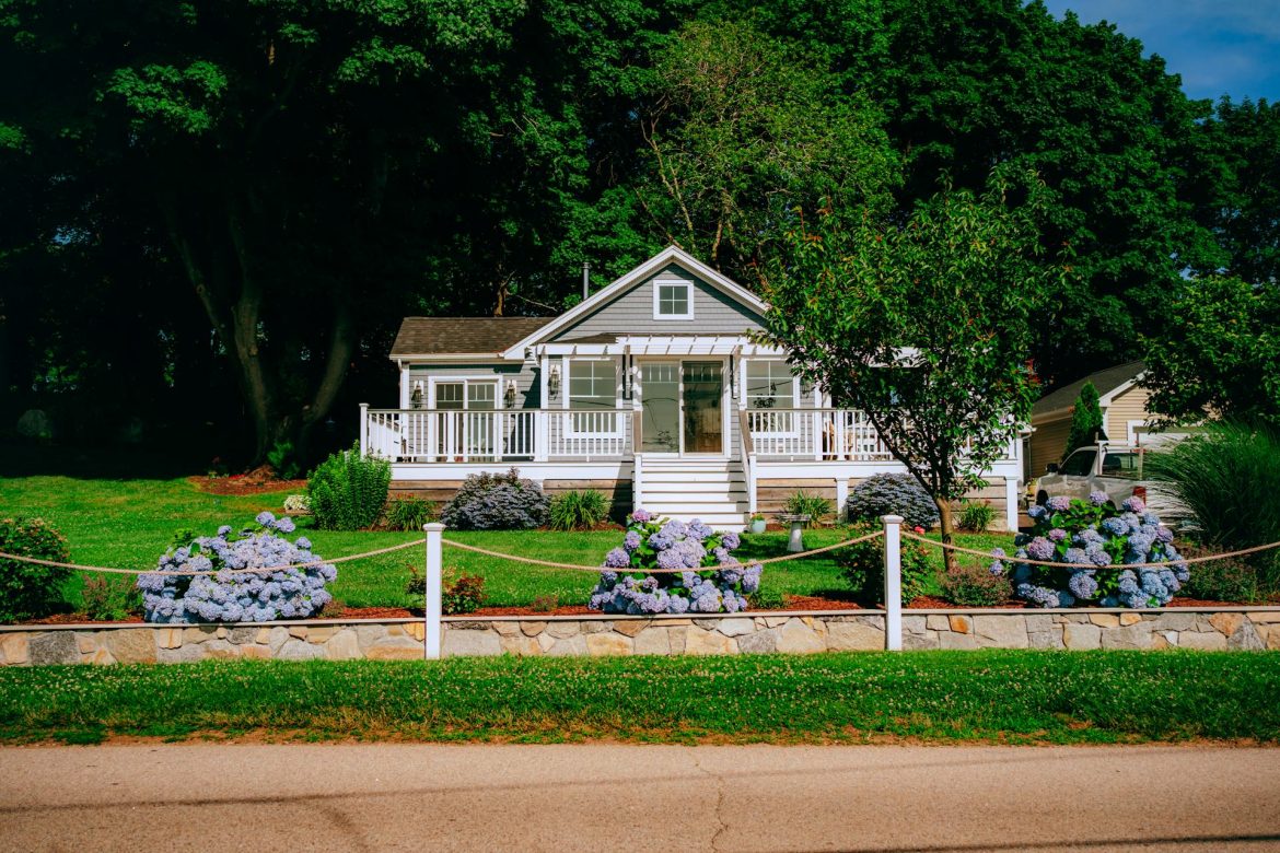 Small Area Front Yard Landscaping Ideas That Won’t Break the Bank